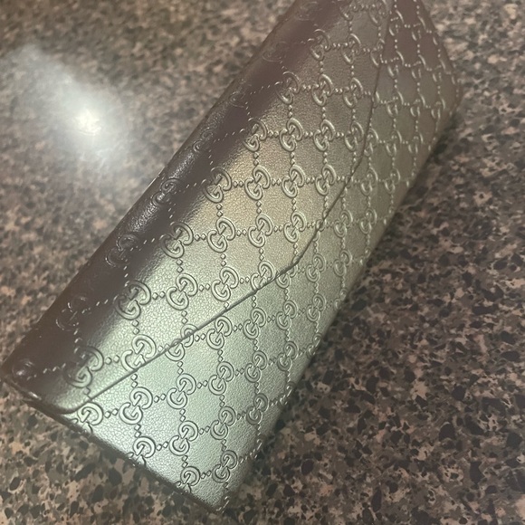 Gucci Gold Frame Sunglasses with dark brown Temples - Picture 5 of 6